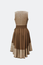 DESIGNERDIRNDL ALMUTH MIT TWEEDMIEDER IN TAUPE – Bild 3