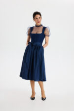 Dirndl LIVIA in Nachtblau – Bild 5